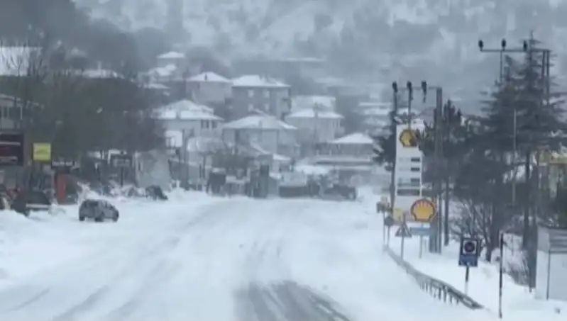 Sertavul Geçidi'nde Kar, Tipi ve Sis Etkisiyle Ulaşım Durma Noktasında