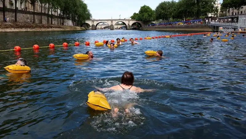 Paris’te Tarihi An: Seine Nehri İlk Kez Halka Açıldı