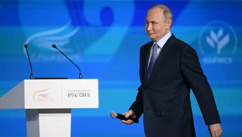 Rusya'da Yabancı Ajan Yasası: Putin'den Tarihi Adım