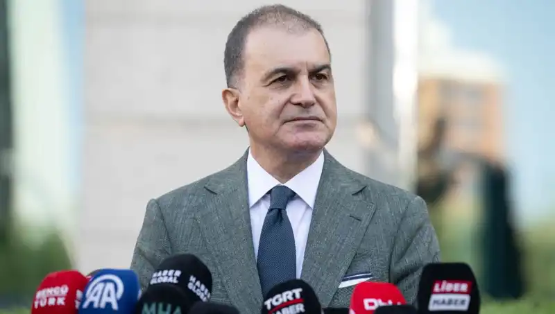 Ömer Çelik'ten Özel'e Şiddetli Tepki: Sözleri Meşru Demokratik Alanı Tehdit Ediyor!