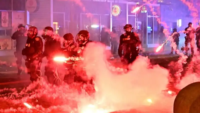 ABD'de Büyüyen İsyan: Los Angeles'tan Başlayan Protestolar Tüm Ülkeye Yayılıyor