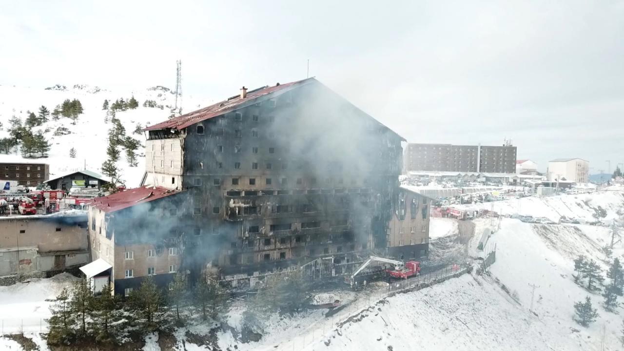 Otelden Yangınla İlgili 4 Kişi Gözaltına Alındı