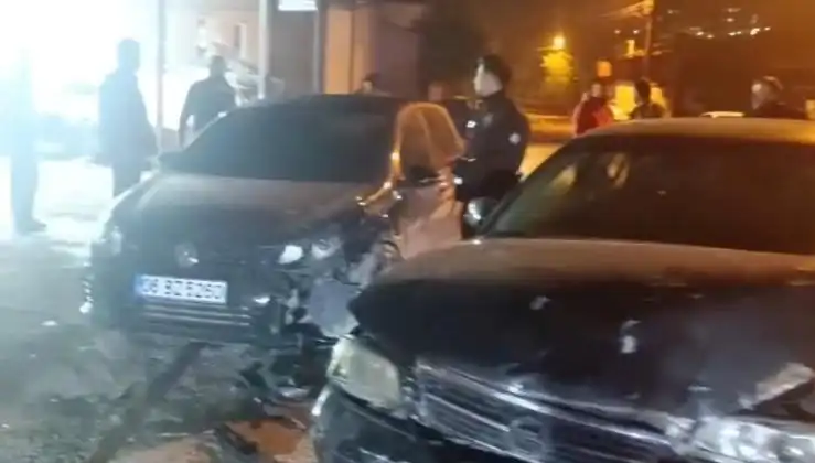 Çevirmeden Kaçmaya Çalıştılar, Feci Kazada Yaralandılar