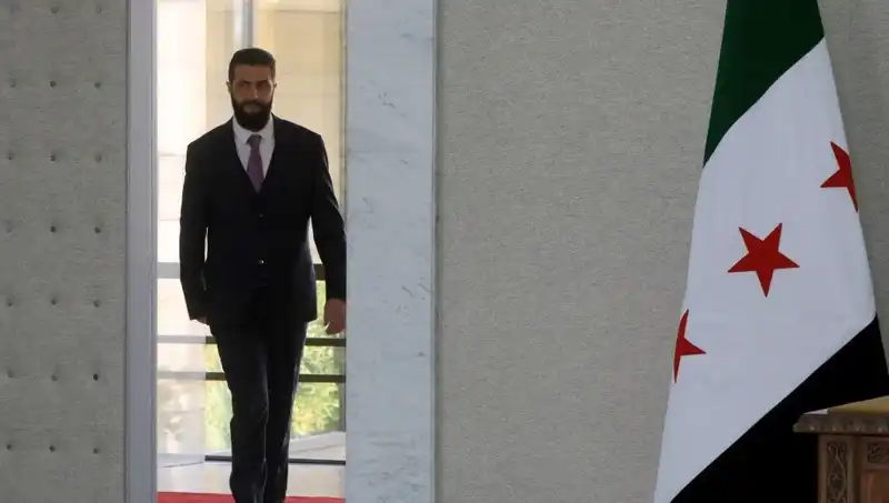 Paris’te Şara-Macron Zirvesi: Fransa, Yeni Suriye'nin İnşasında Destek Verecek