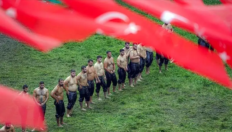 664. Tarihi Kırkpınar Yağlı Güreşleri Başlıyor: 40 Başpehlivan Arenada