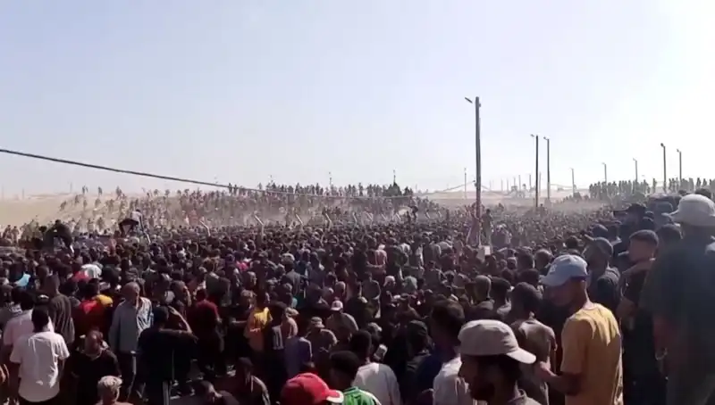 İsrail'in Filistinli Yardıma Muhtaçlara Yönelik Saldırısı: 30 İnsan Hayatını Kaybetti