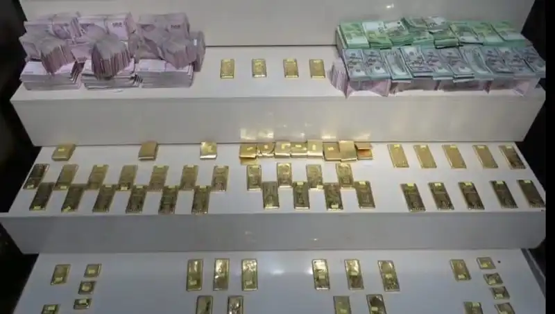 Van Havalimanı'nda Kaçak Altın ve Para Operasyonu: Sınır Güvenliği Sağlandı!