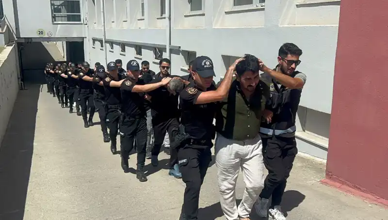 Adana'da Eroin Operasyonunda 825 Kilogram Eşsiz Yakalama! 16 Şüpheli Tutuklandı
