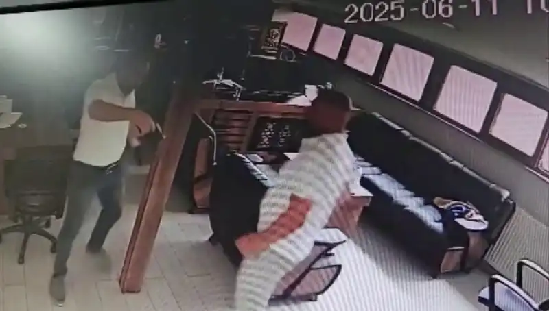 Alacak Verecek Kavgası Kanlı Sonuçlandı: Kalfa, Patronunu Katletti!