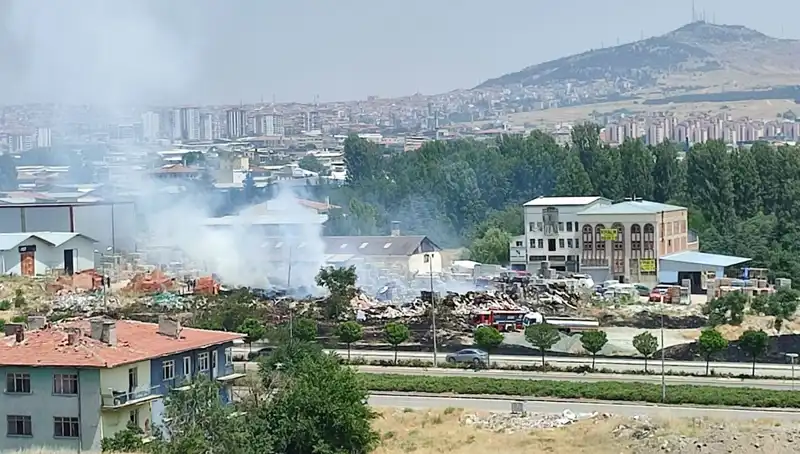 Otluk Alanında Korkunç Yangın: Depo Kül Oldu