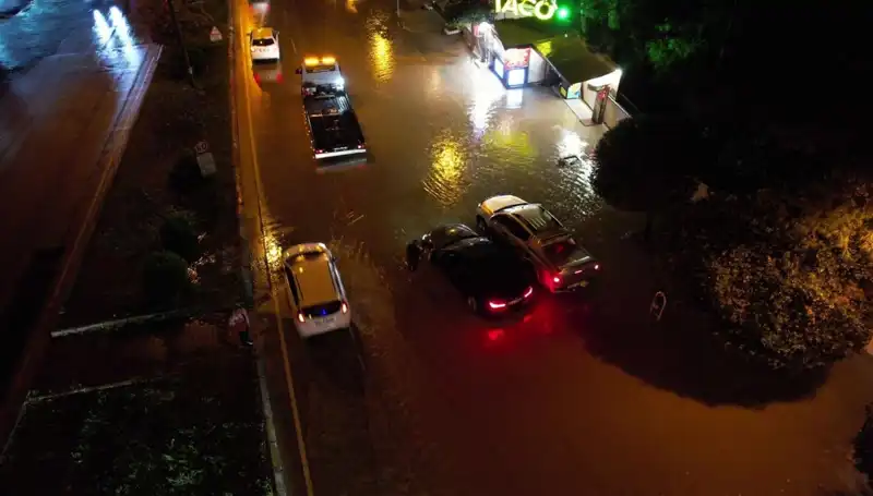 Adana’yı Vuran Şiddetli Sağanak: Cadde ve Yollar Sular Altında Kaldı