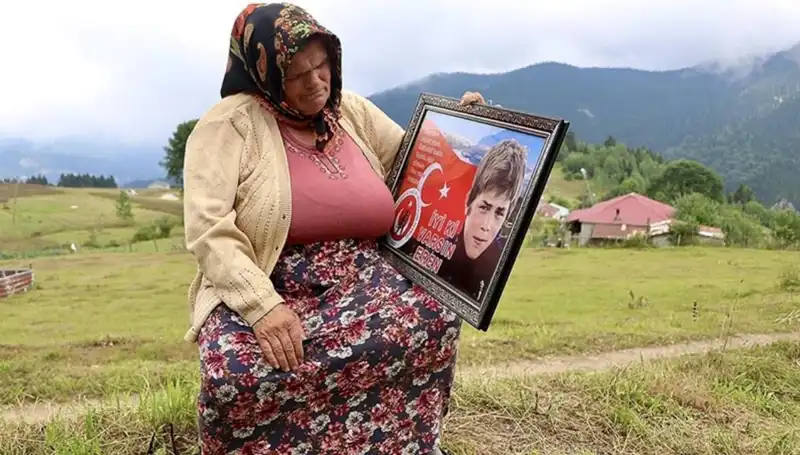 DEM Parti, Eren Bülbül'ün Annesine Kalpten Bayram Mesajı Gönderdi