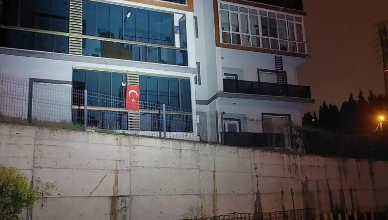 Sakarya'da Fırtına Sonrası 4 Katlı Apartman Tahliye Edildi