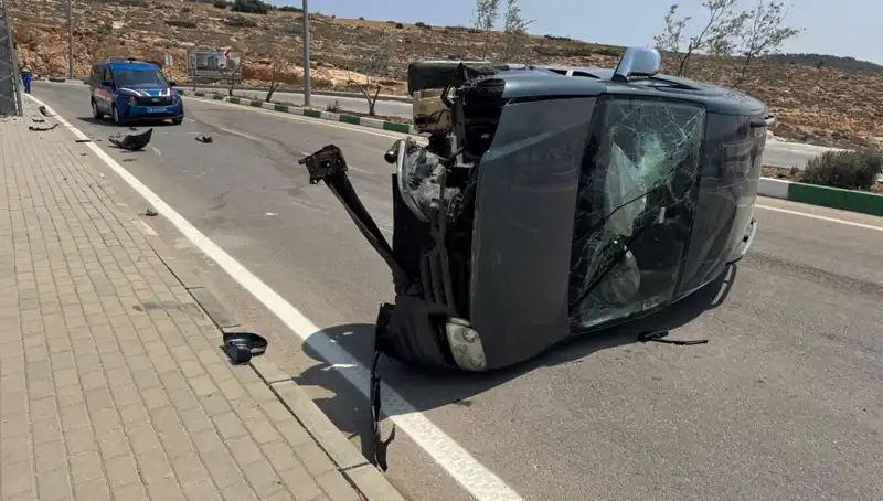 Kilis'te Ticari Araç Devrildi, 4 Kişi Yaralandı: Kaza Anlarının Drama Dolu Hikayesi