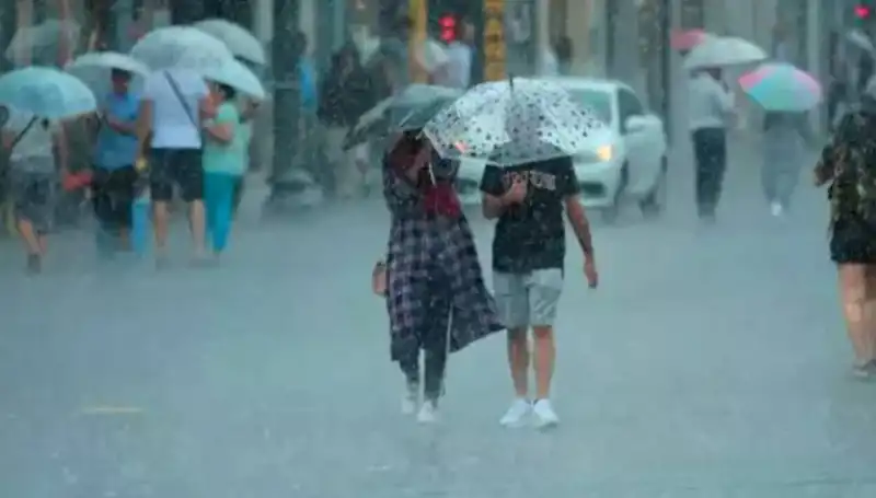 Meteoroloji'den Uyarı: Yangın Bölgeleri İçin Kuvvetli Rüzgar, İstanbul'a Sağanak Yağış Geliyor!