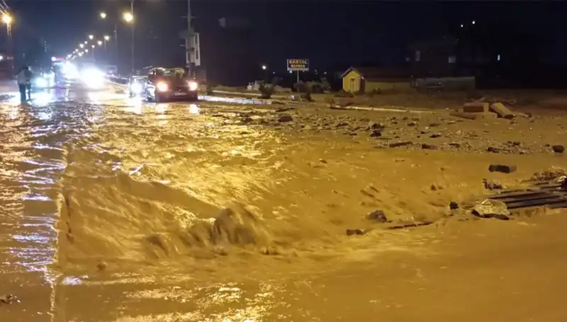 Konya ve Ankara'da Felakete Yol Açan Sel Çökmeleri Yaşandı