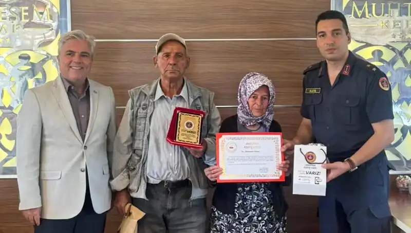 Bütün Varlarını Paylaşan Aile, Evlerini Jandarmaya Bağışladı