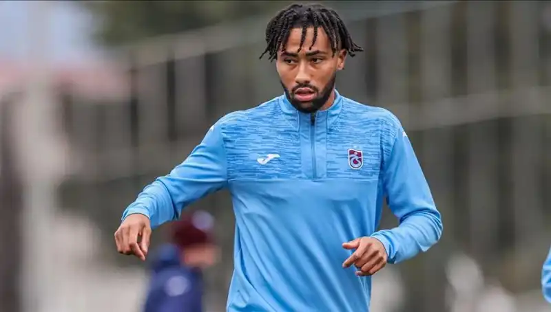Trabzonspor’un Yeni Kaleci Anlaşması Sarsılıyor: Folcarelli’den Kötü Haber!