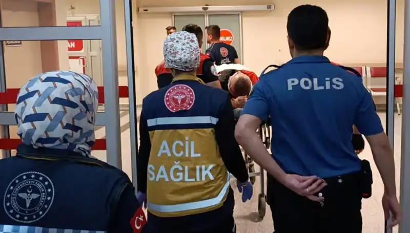 Polis Ekipleri Kaza Geçirdi: İki Kişi Yaralandı